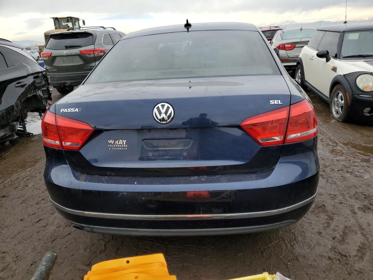 2013 VOLKSWAGEN Passat