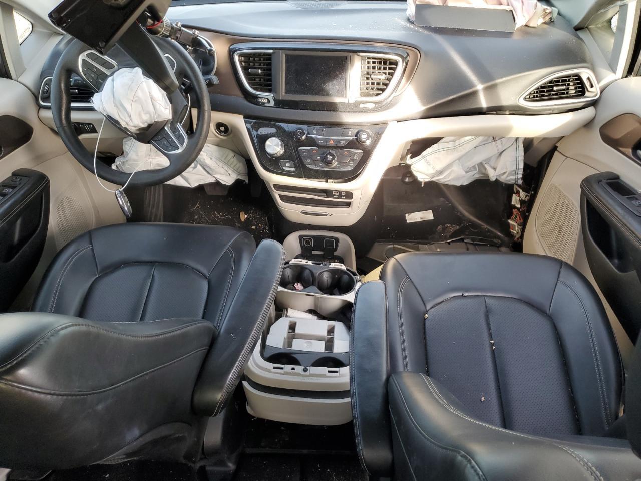 2020 CHRYSLER Voyager