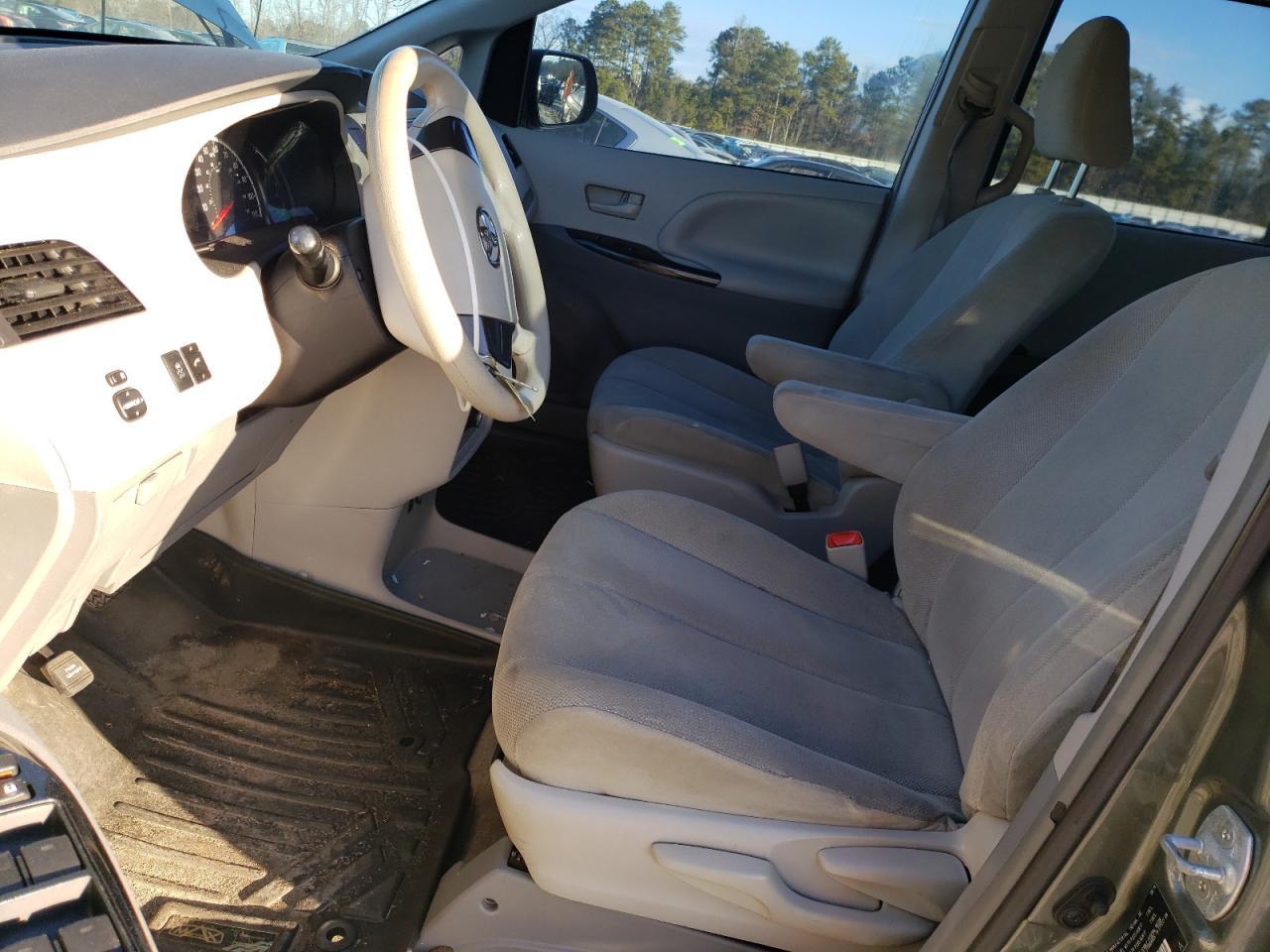 2014 TOYOTA SIENNA