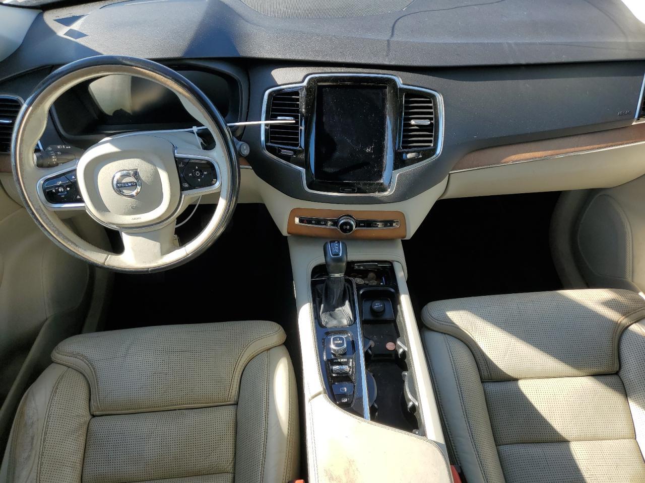 2017 VOLVO XC90