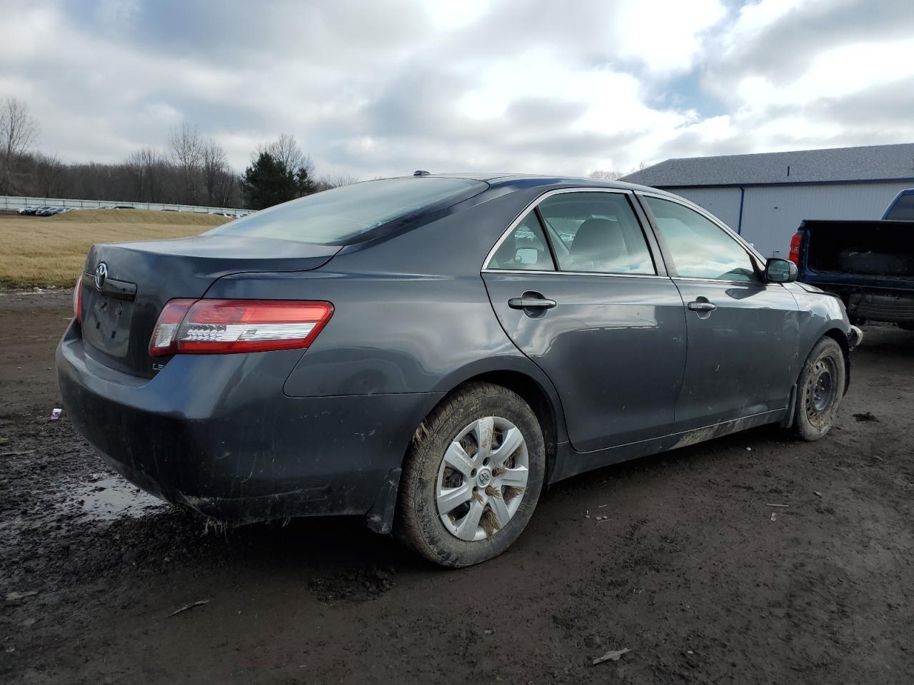 2011 TOYOTA CAMRY