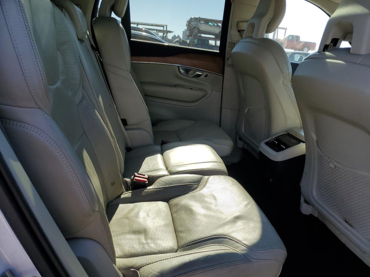 2017 VOLVO XC90