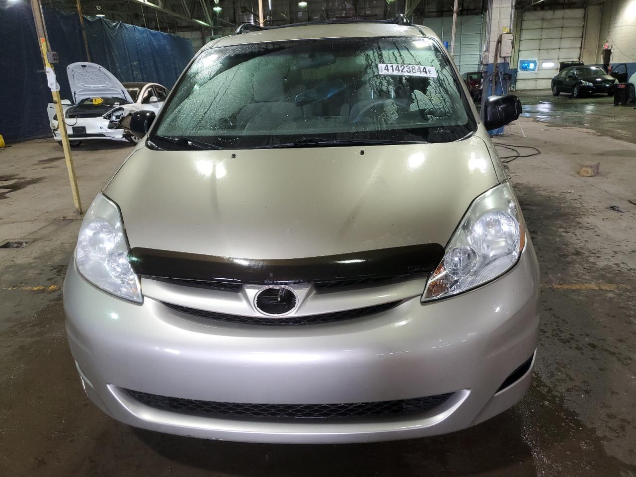 2009 TOYOTA SIENNA