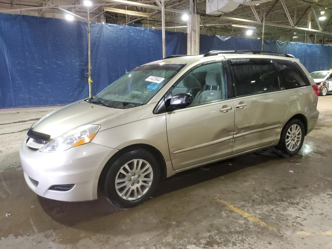 2009 TOYOTA SIENNA