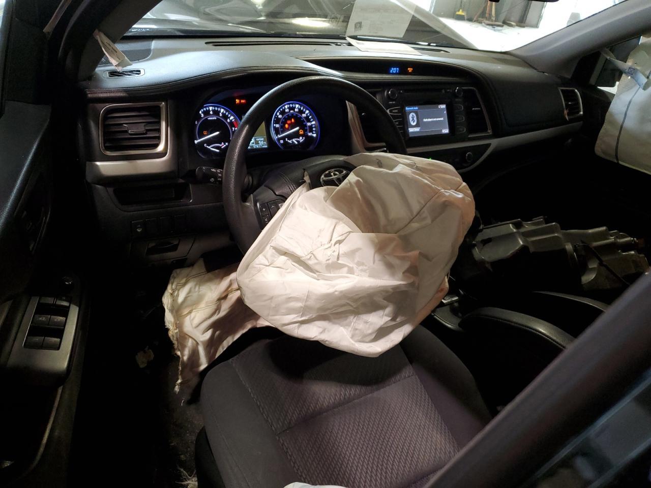 2016 TOYOTA HIGHLANDER