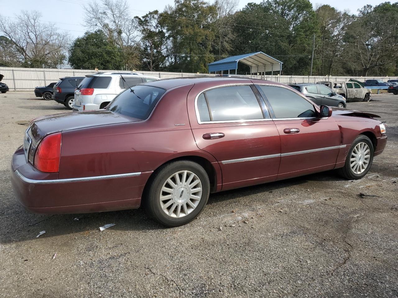 2003 LINCOLN Town Car