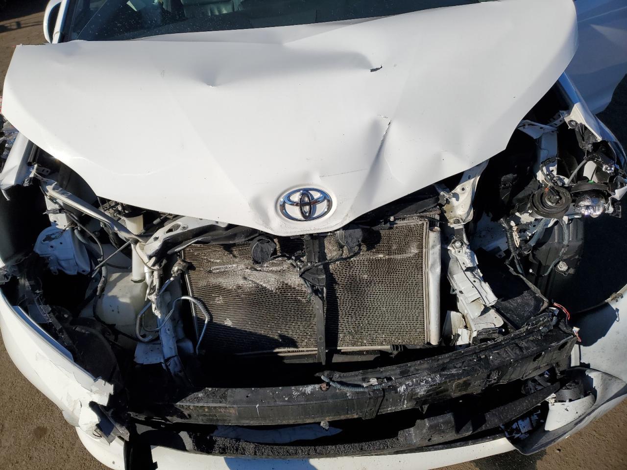 2015 TOYOTA SIENNA