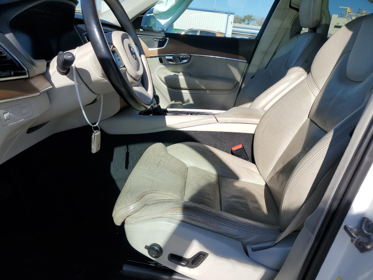 2017 VOLVO XC90