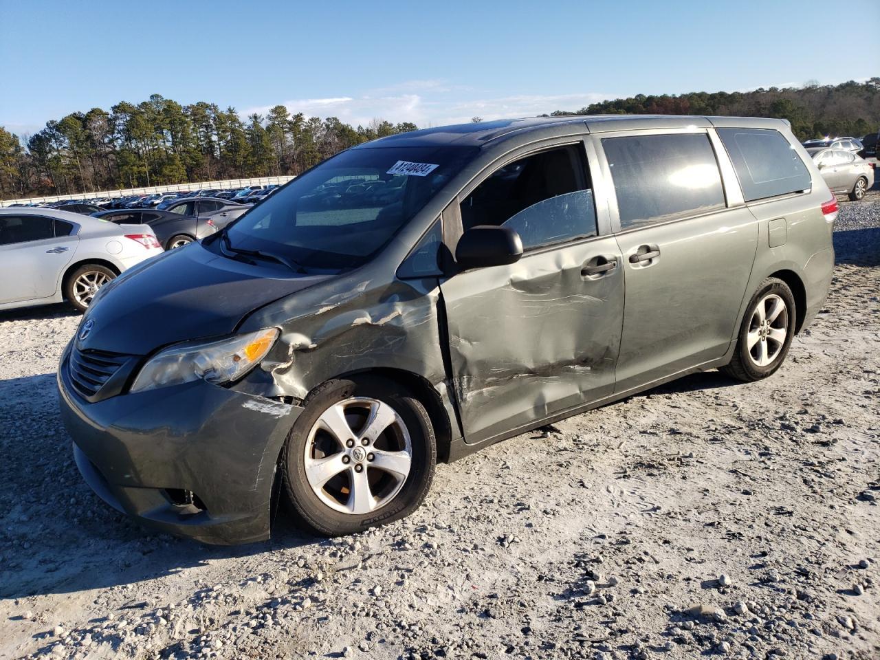 2014 TOYOTA SIENNA