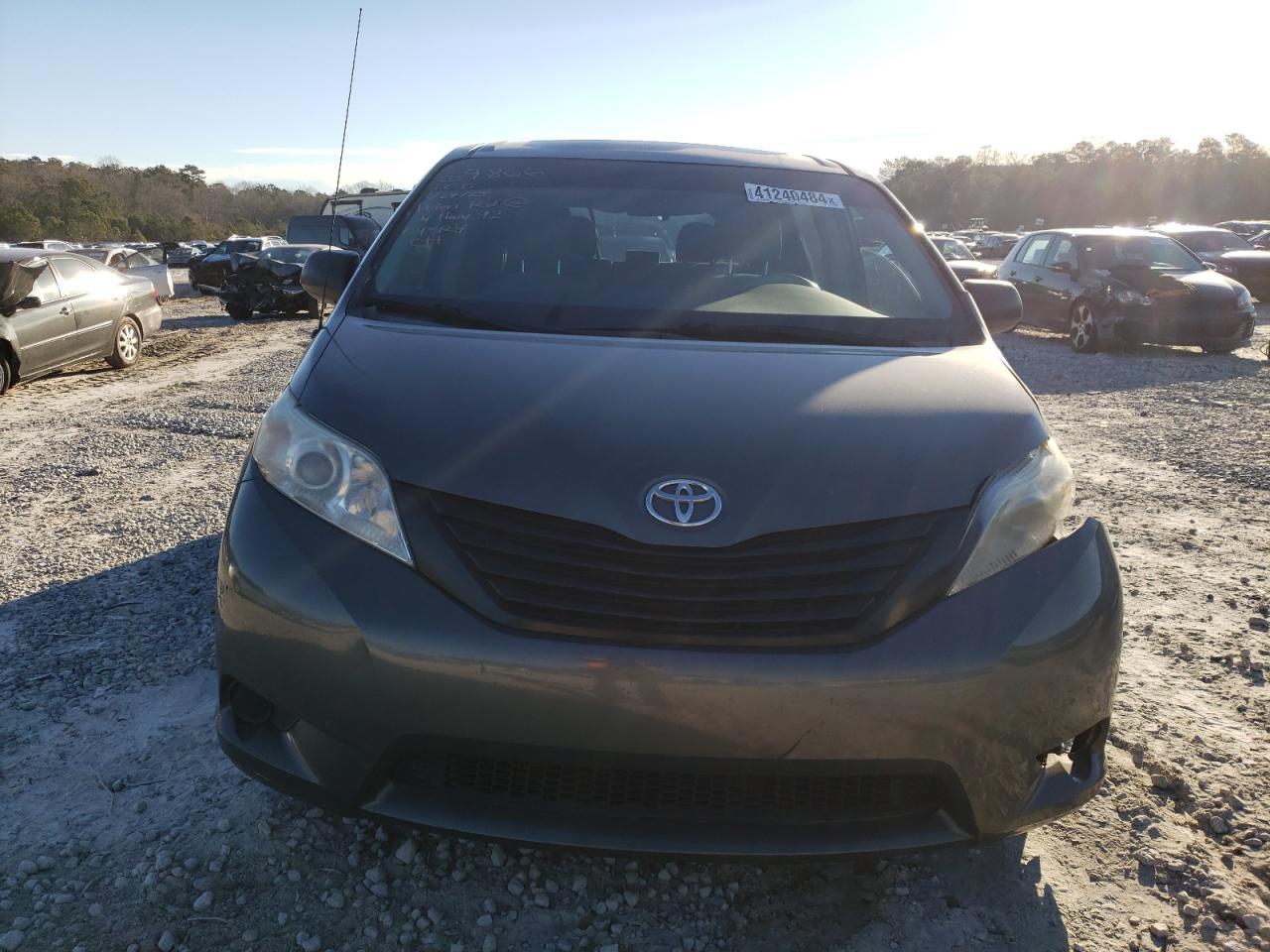 2014 TOYOTA SIENNA