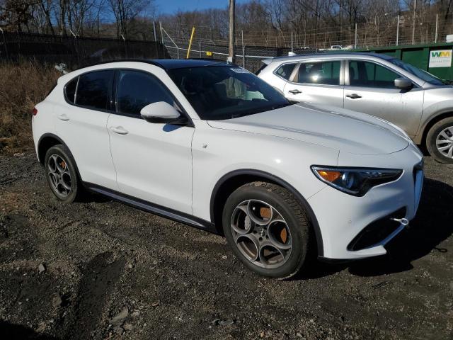 Alfa Romeo Stelvio 2023 