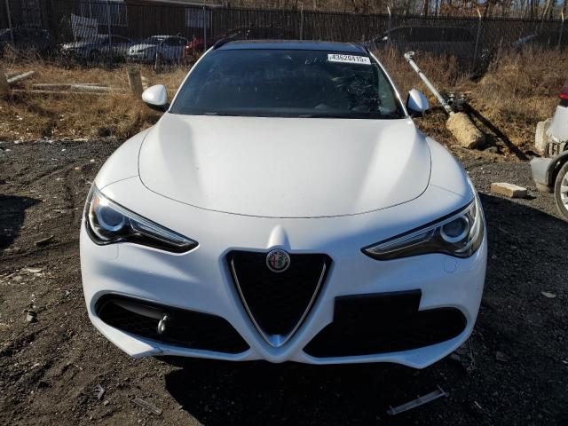 Alfa Romeo Stelvio 2023 