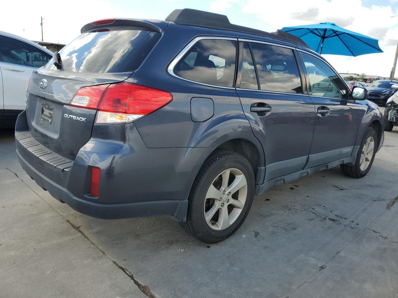 2013 SUBARU Outback