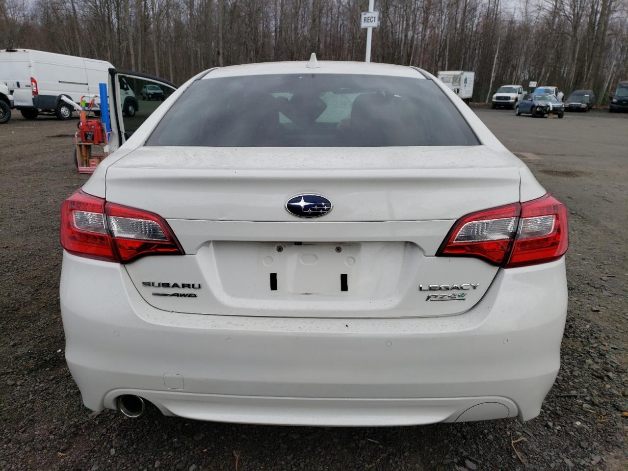 2017 SUBARU Legacy