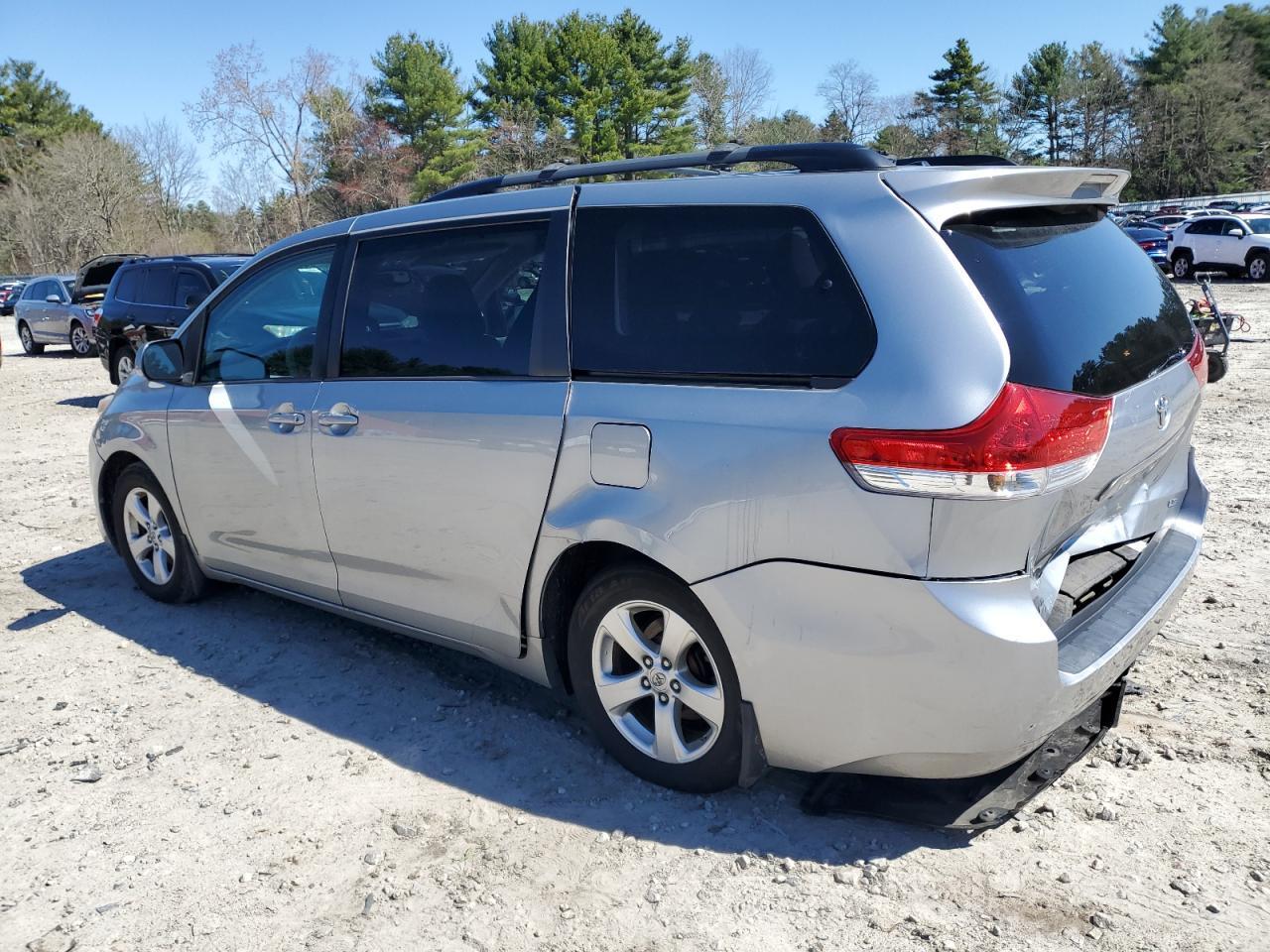 2013 TOYOTA SIENNA