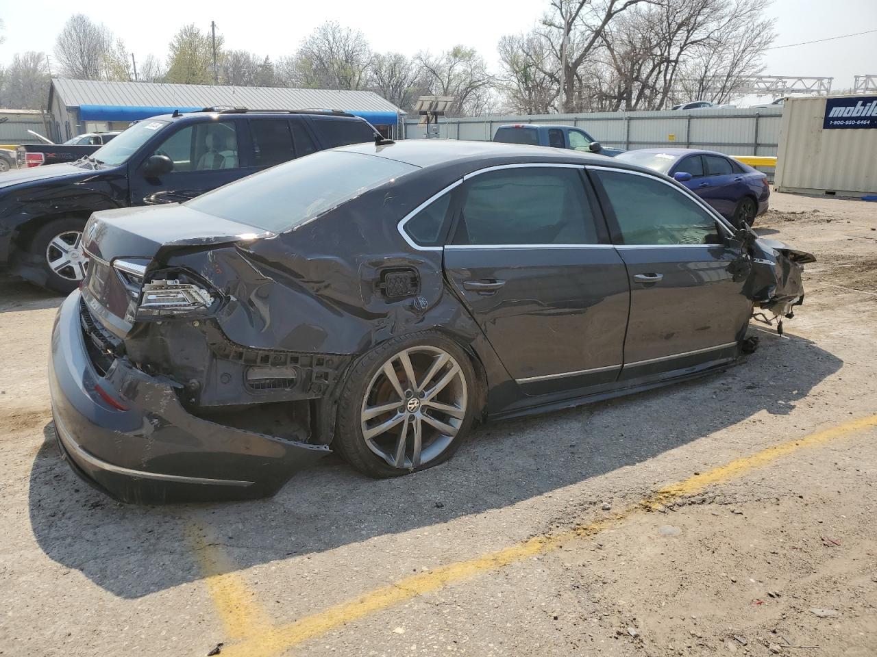 2017 VOLKSWAGEN Passat
