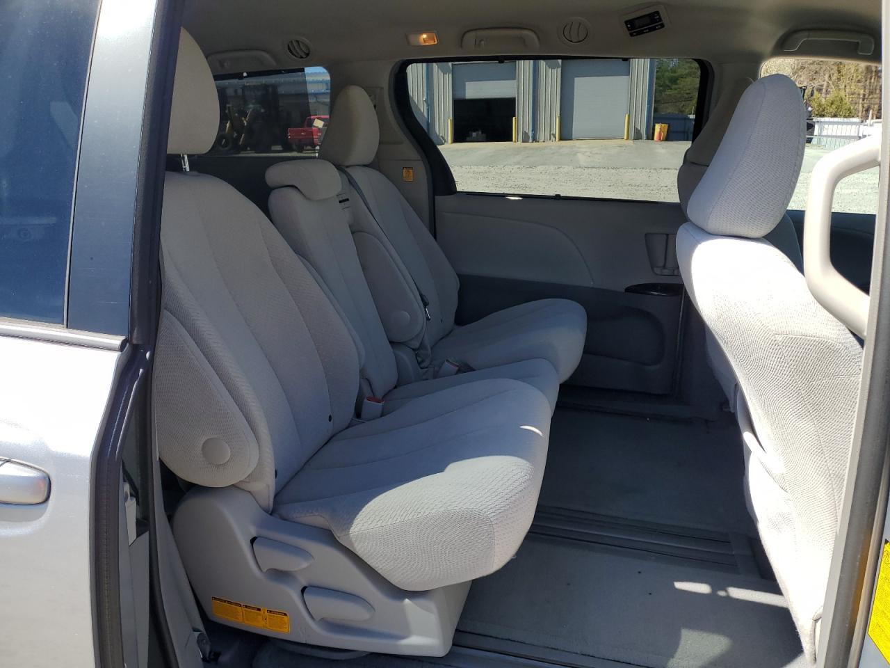 2013 TOYOTA SIENNA