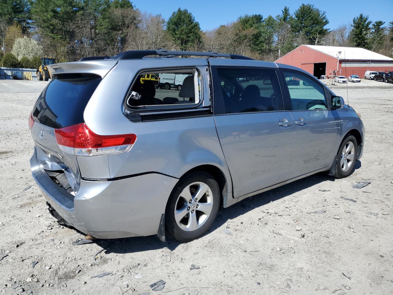 2013 TOYOTA SIENNA