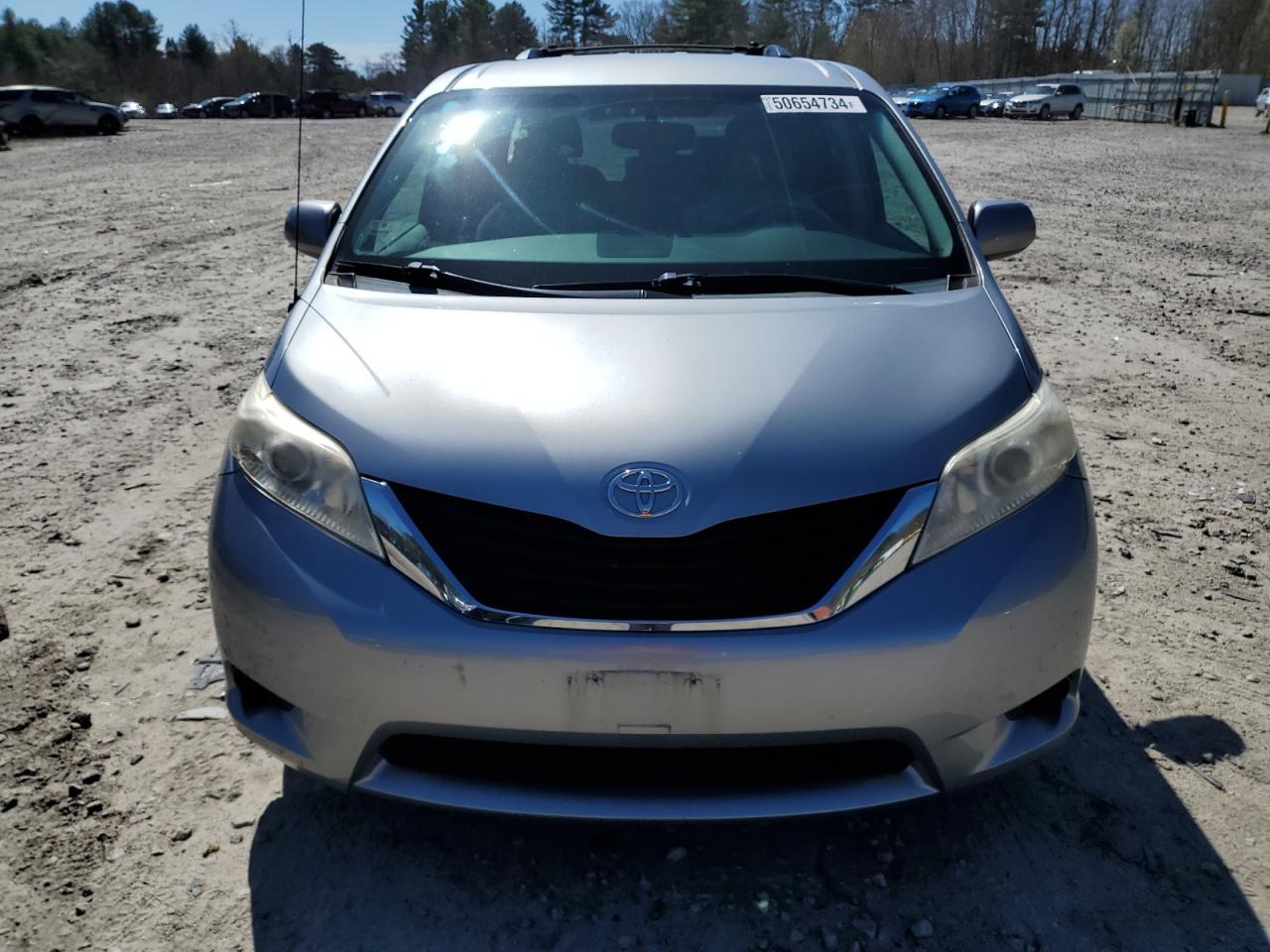 2013 TOYOTA SIENNA