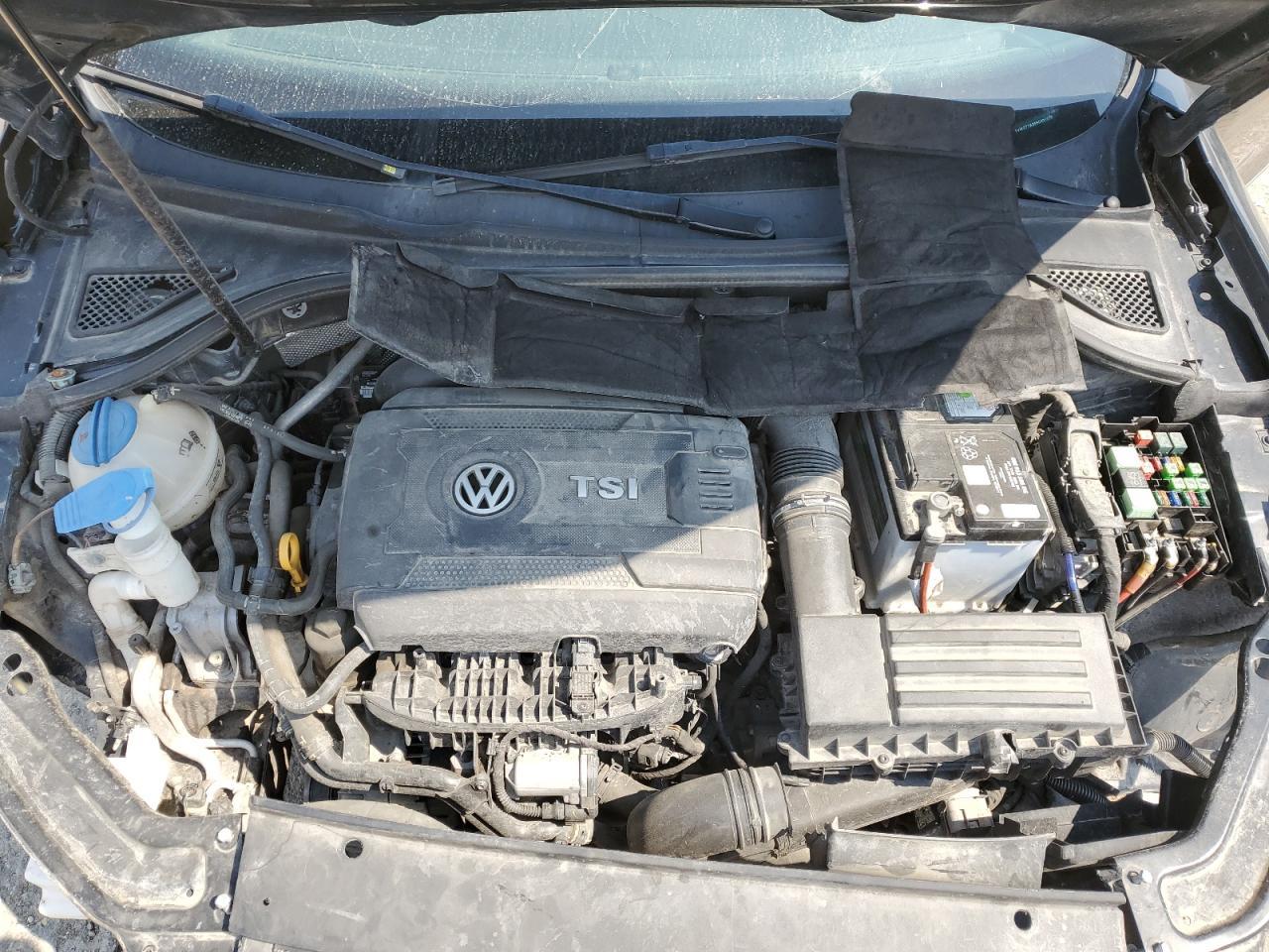 2017 VOLKSWAGEN Passat