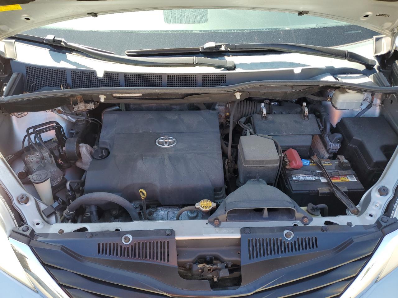 2013 TOYOTA SIENNA