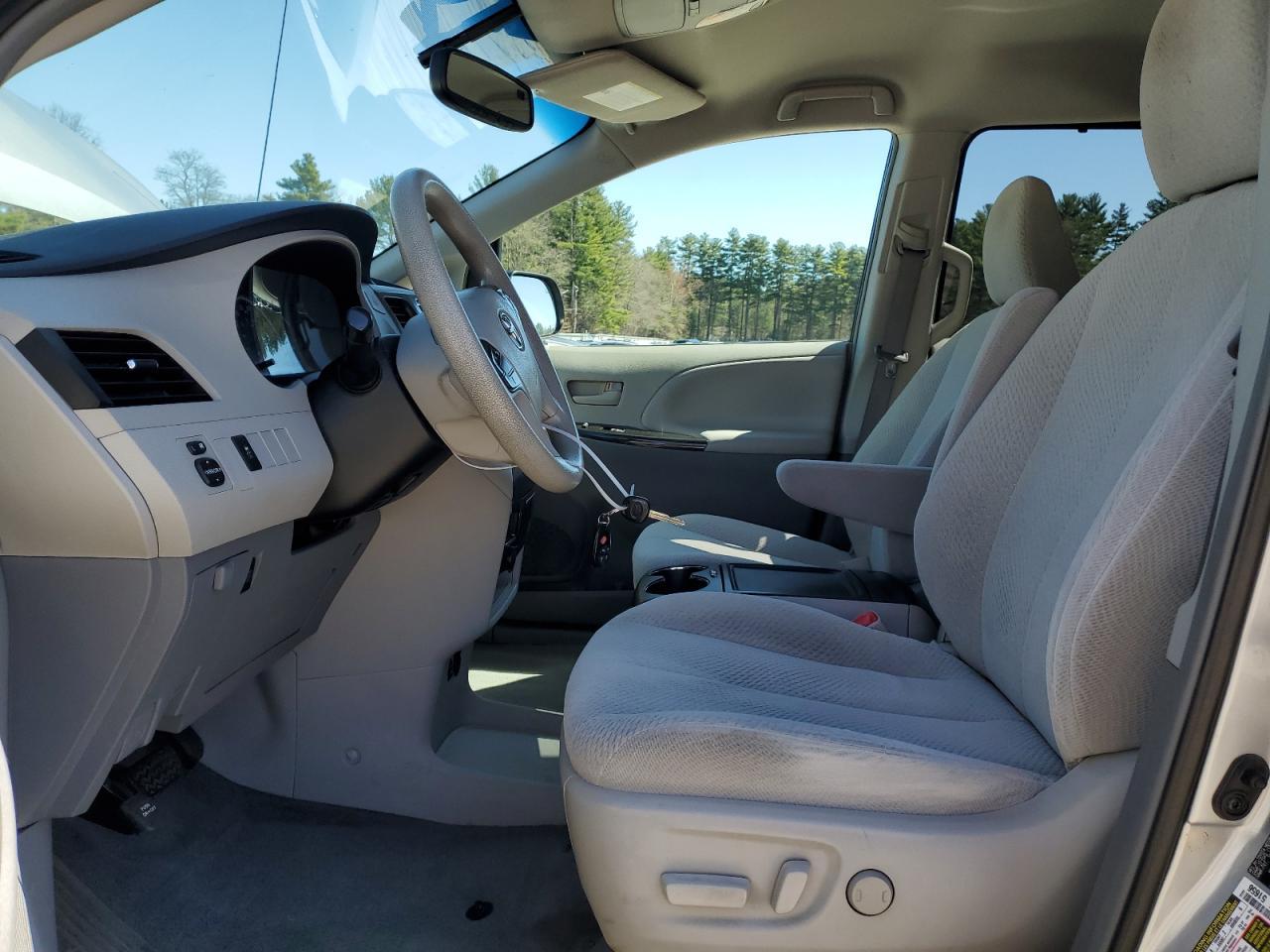 2013 TOYOTA SIENNA