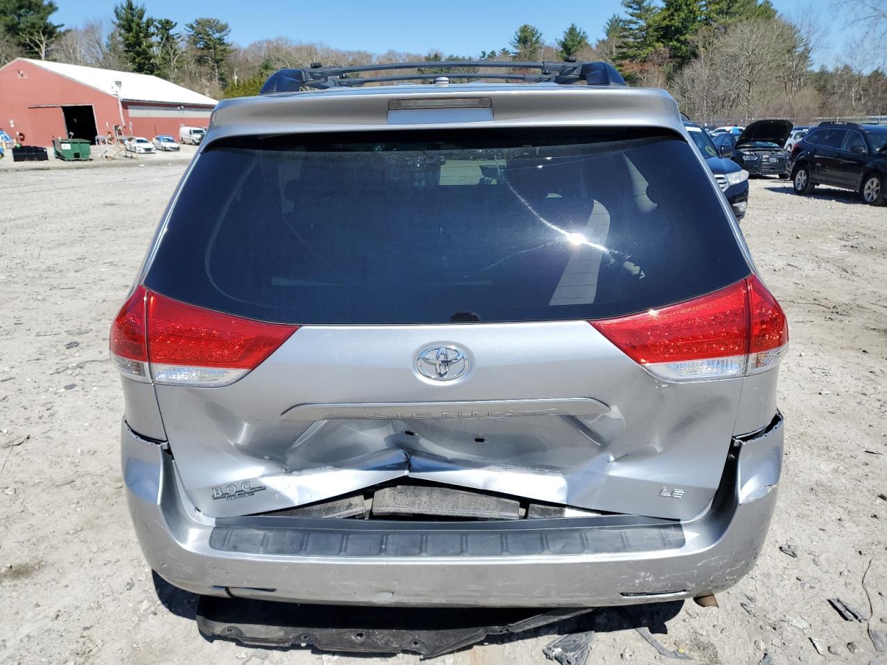 2013 TOYOTA SIENNA