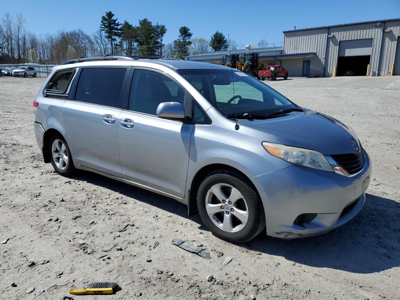 2013 TOYOTA SIENNA