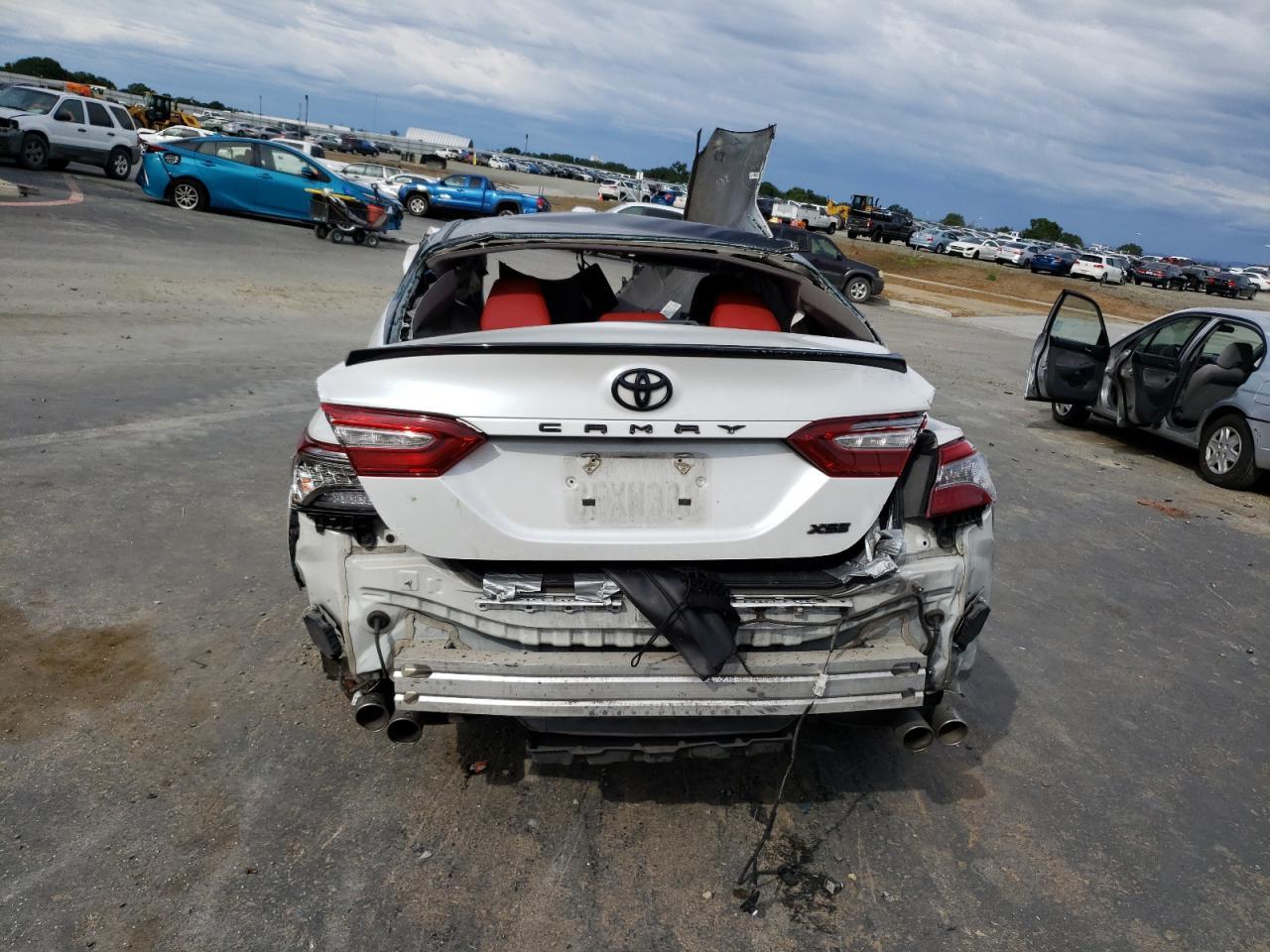 2018 TOYOTA CAMRY