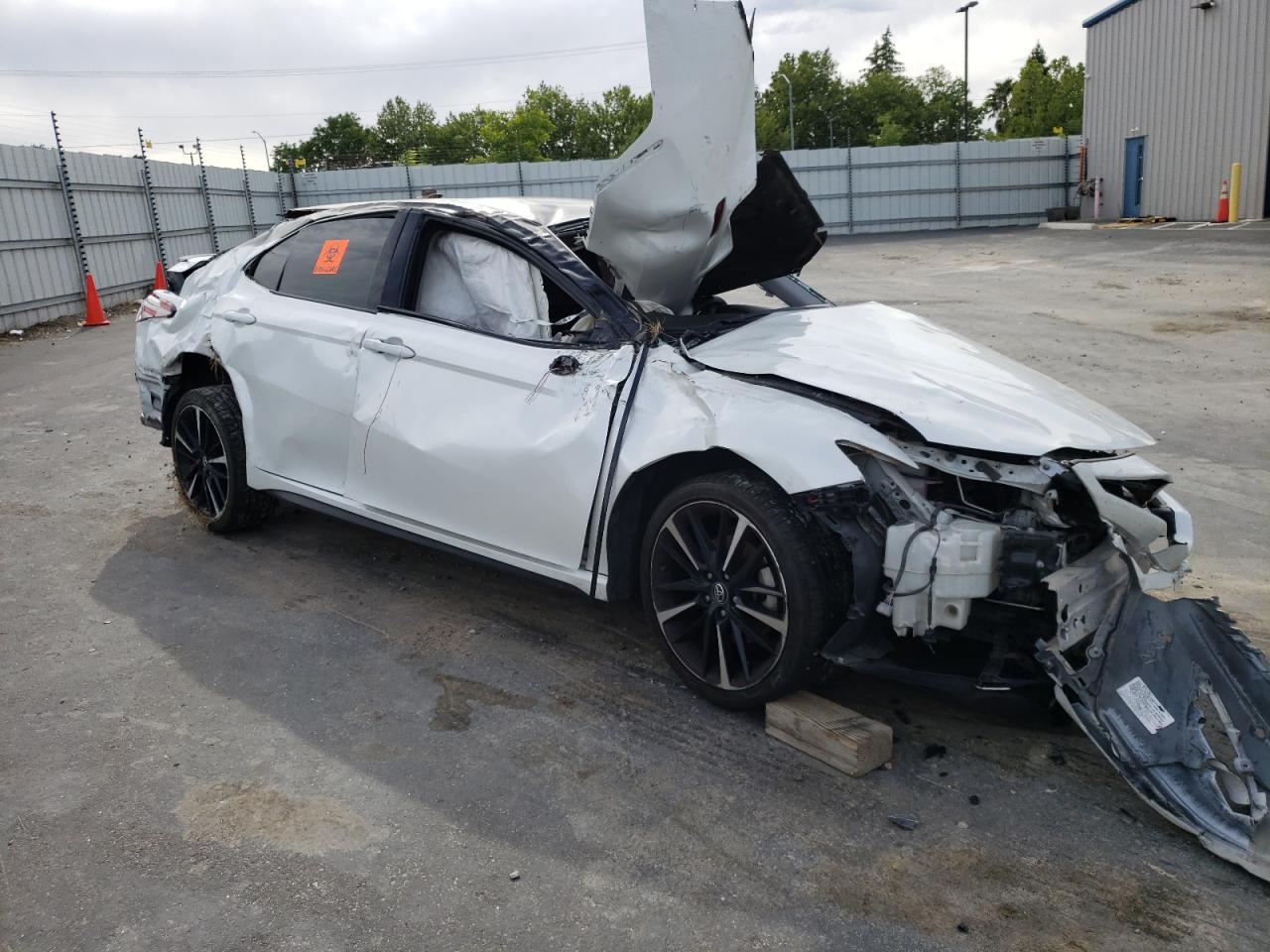 2018 TOYOTA CAMRY