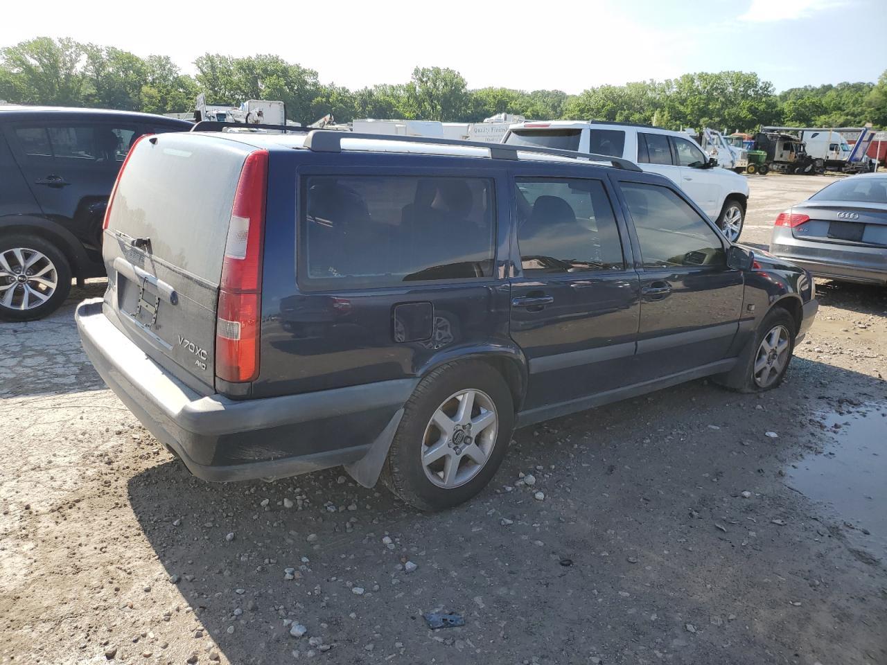 1999 VOLVO V70
