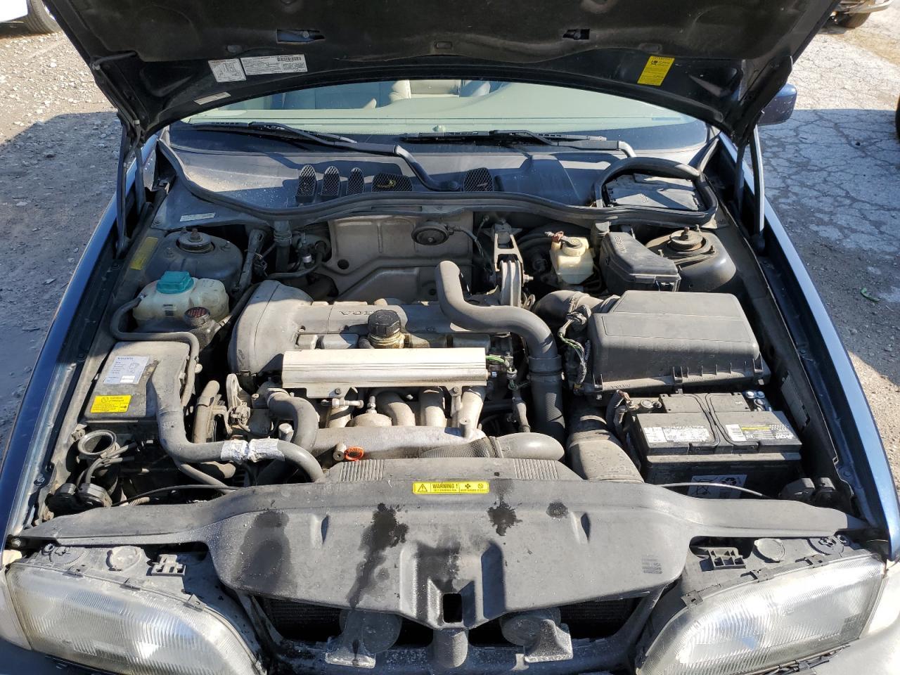 1999 VOLVO V70