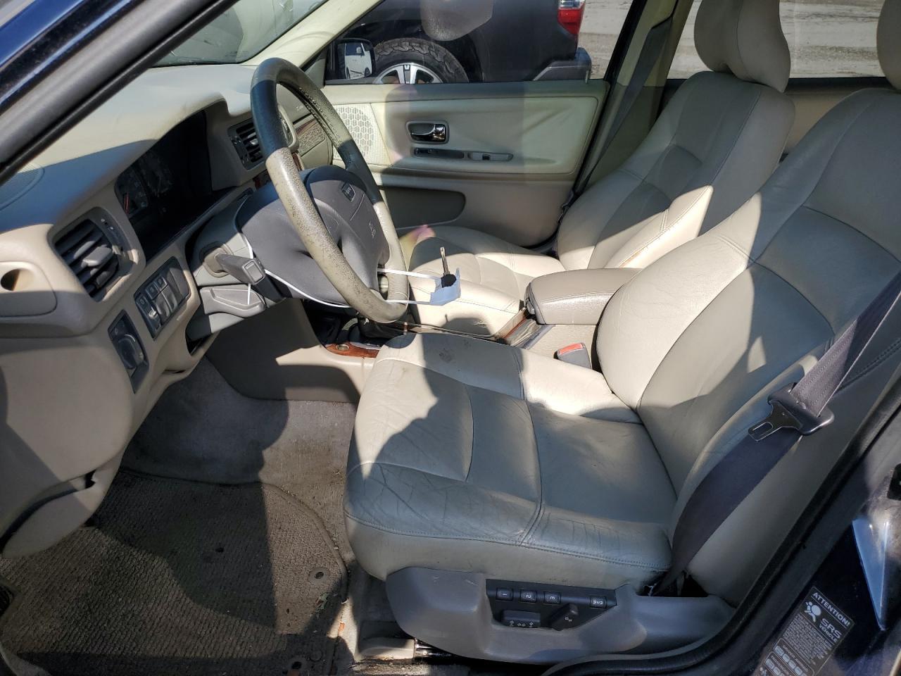 1999 VOLVO V70