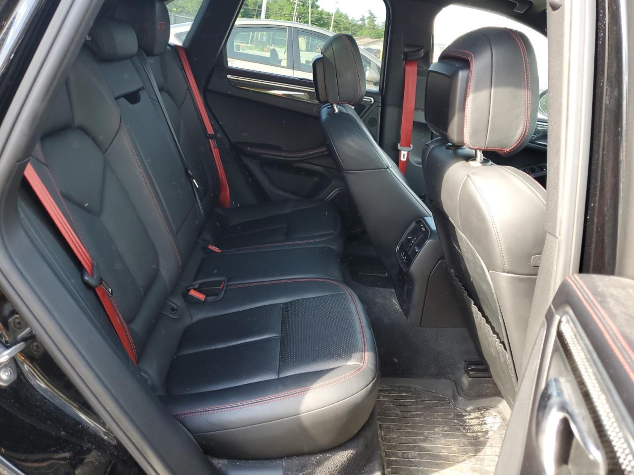 2017 PORSCHE Macan
