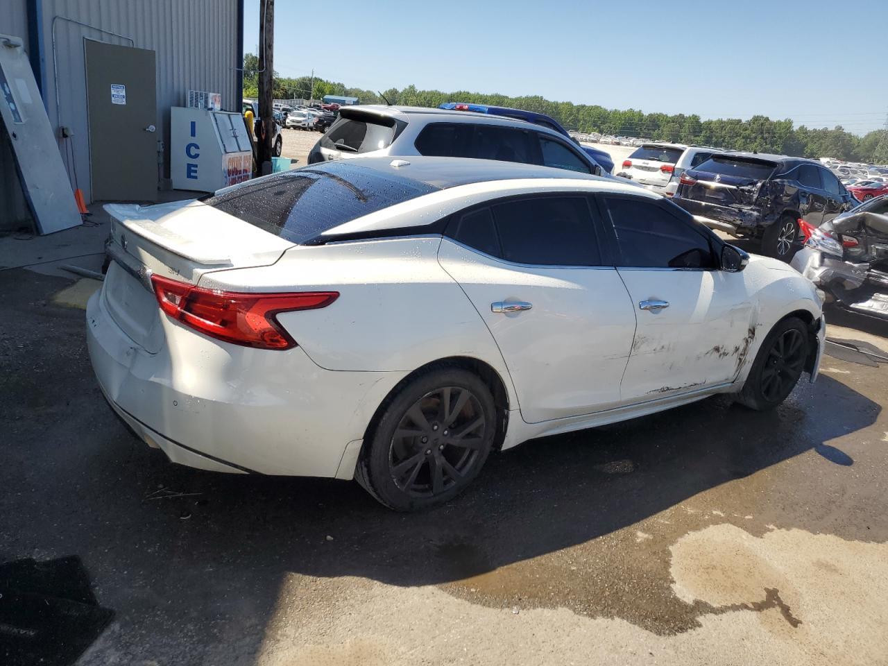 2017 NISSAN Maxima