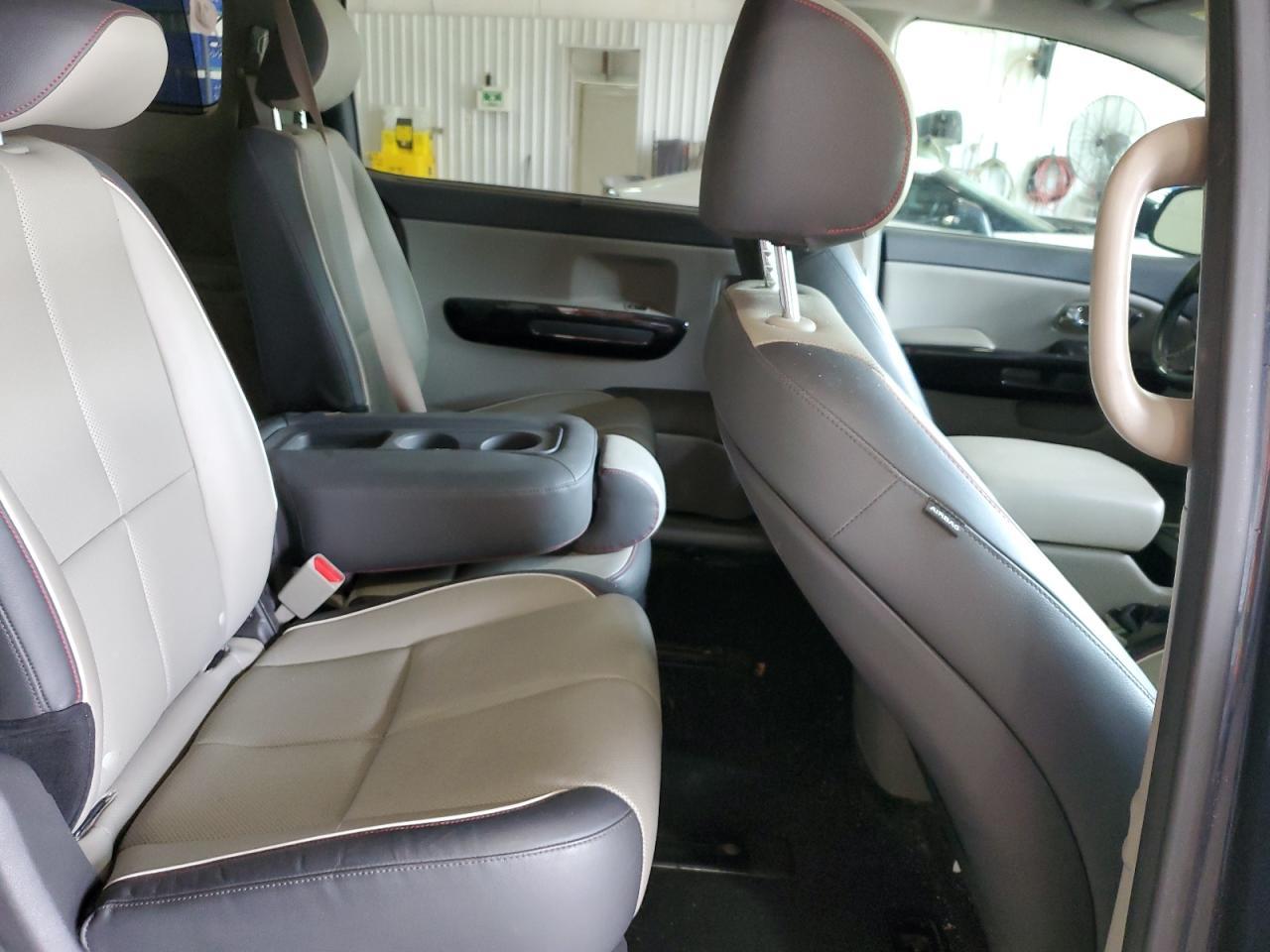 2016 KIA SEDONA