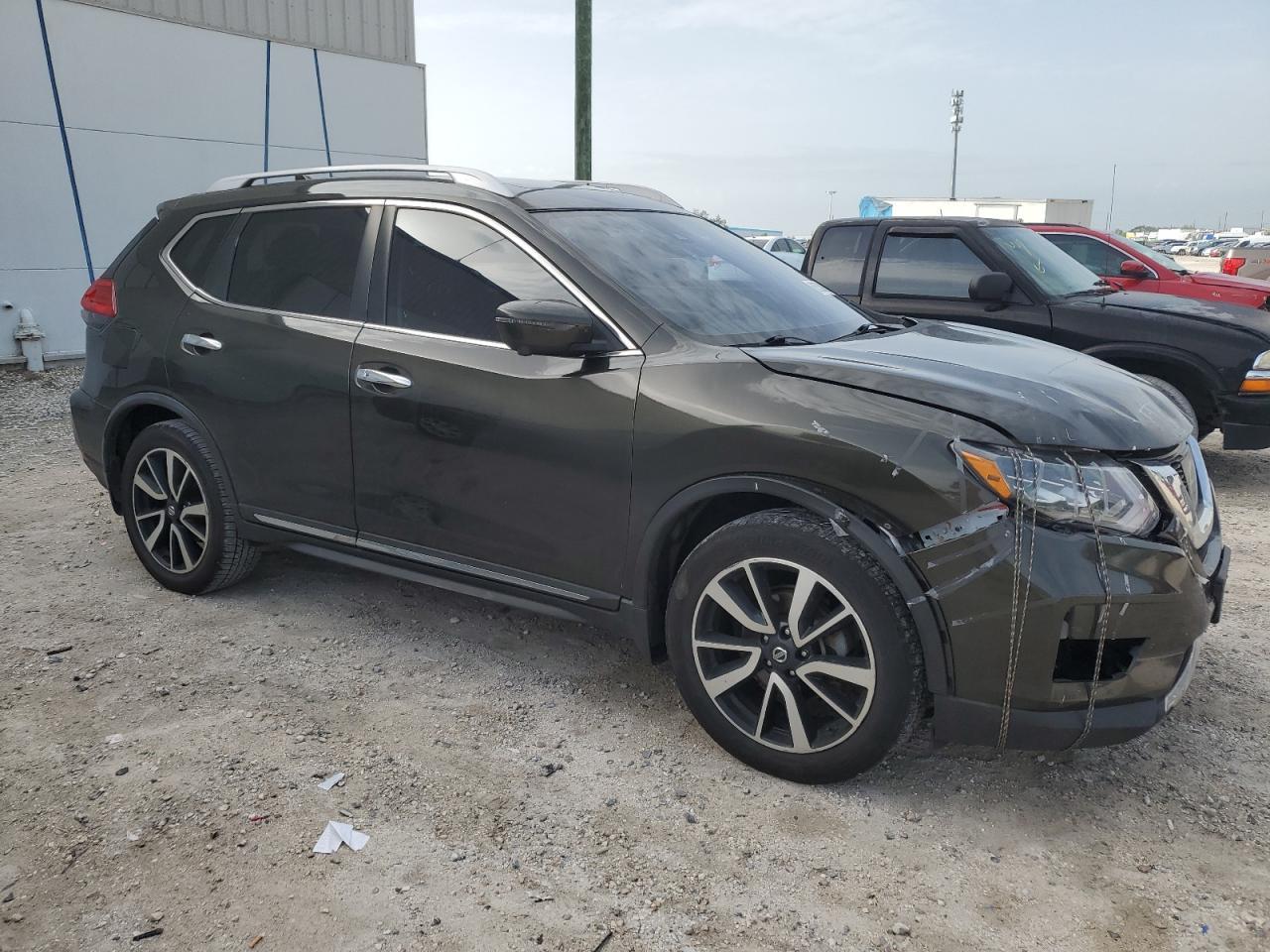 2017 NISSAN ROGUE