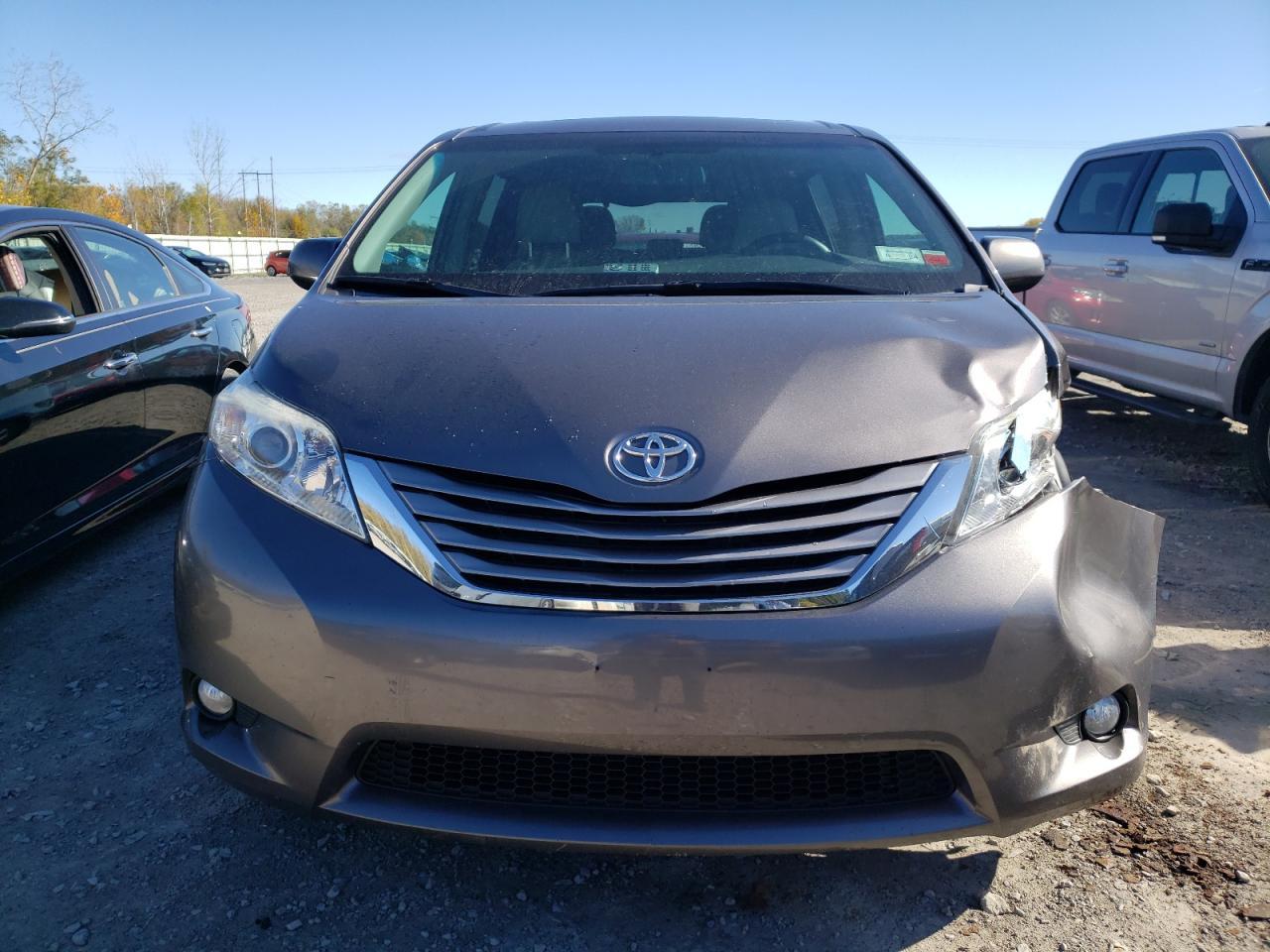 2015 TOYOTA SIENNA