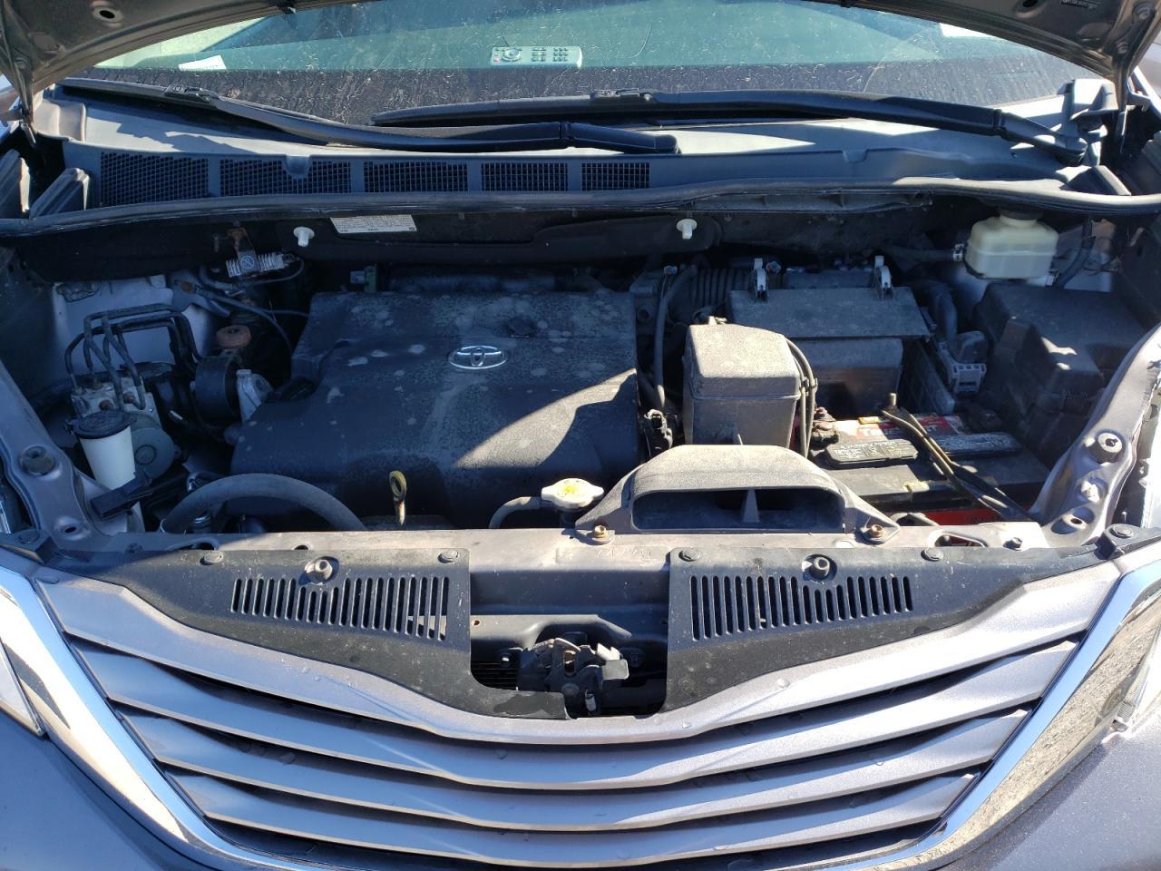 2015 TOYOTA SIENNA