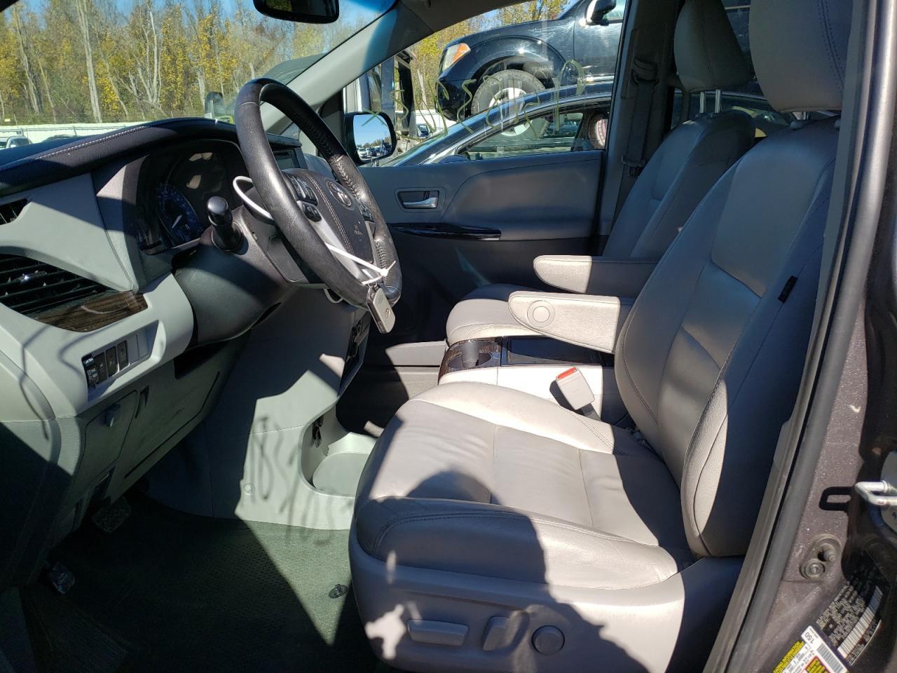 2015 TOYOTA SIENNA