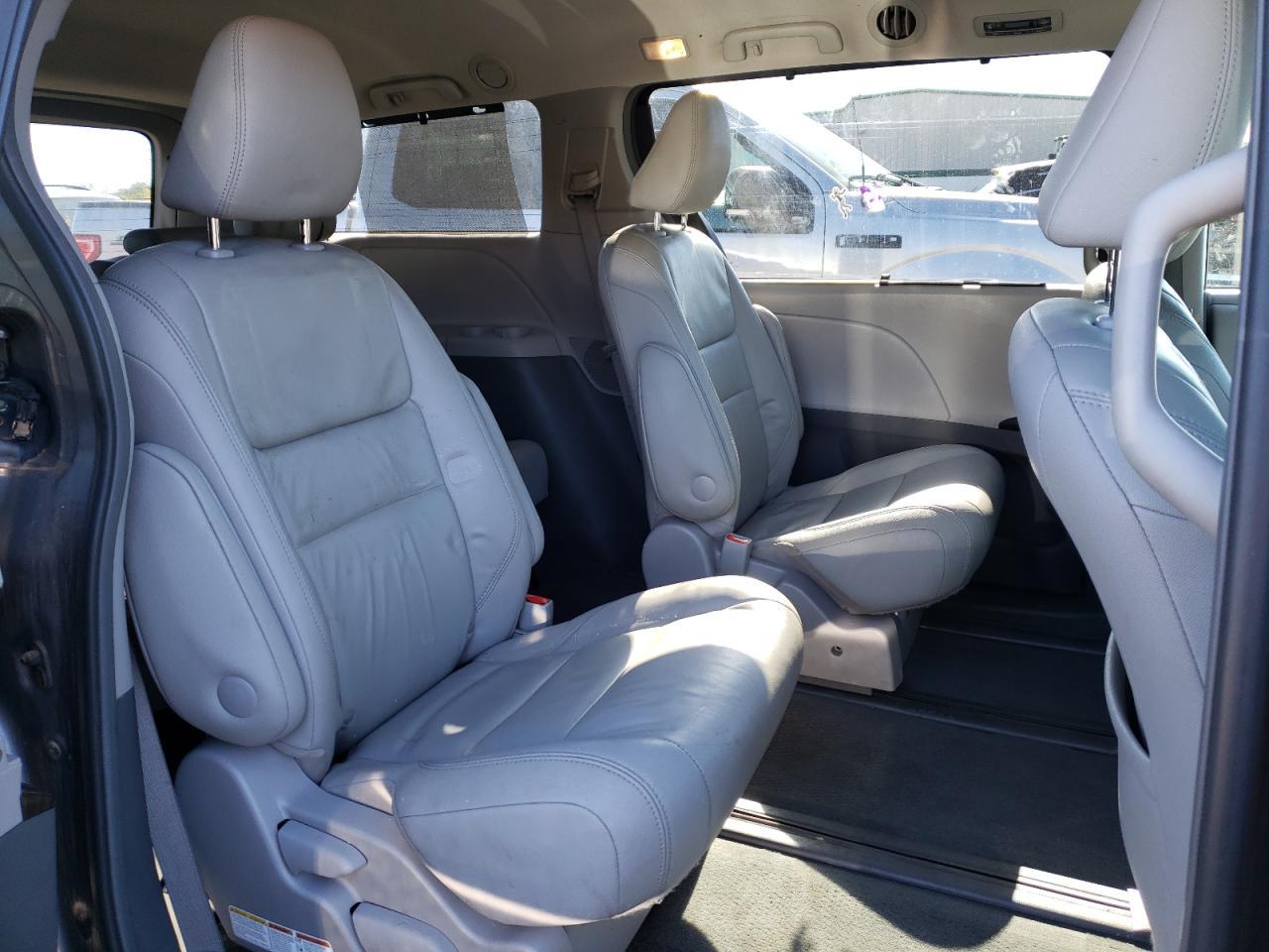 2015 TOYOTA SIENNA