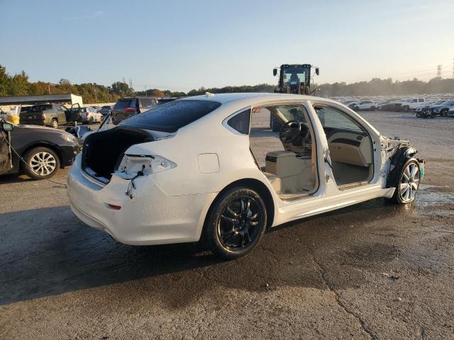 Infiniti Q70L 2015 