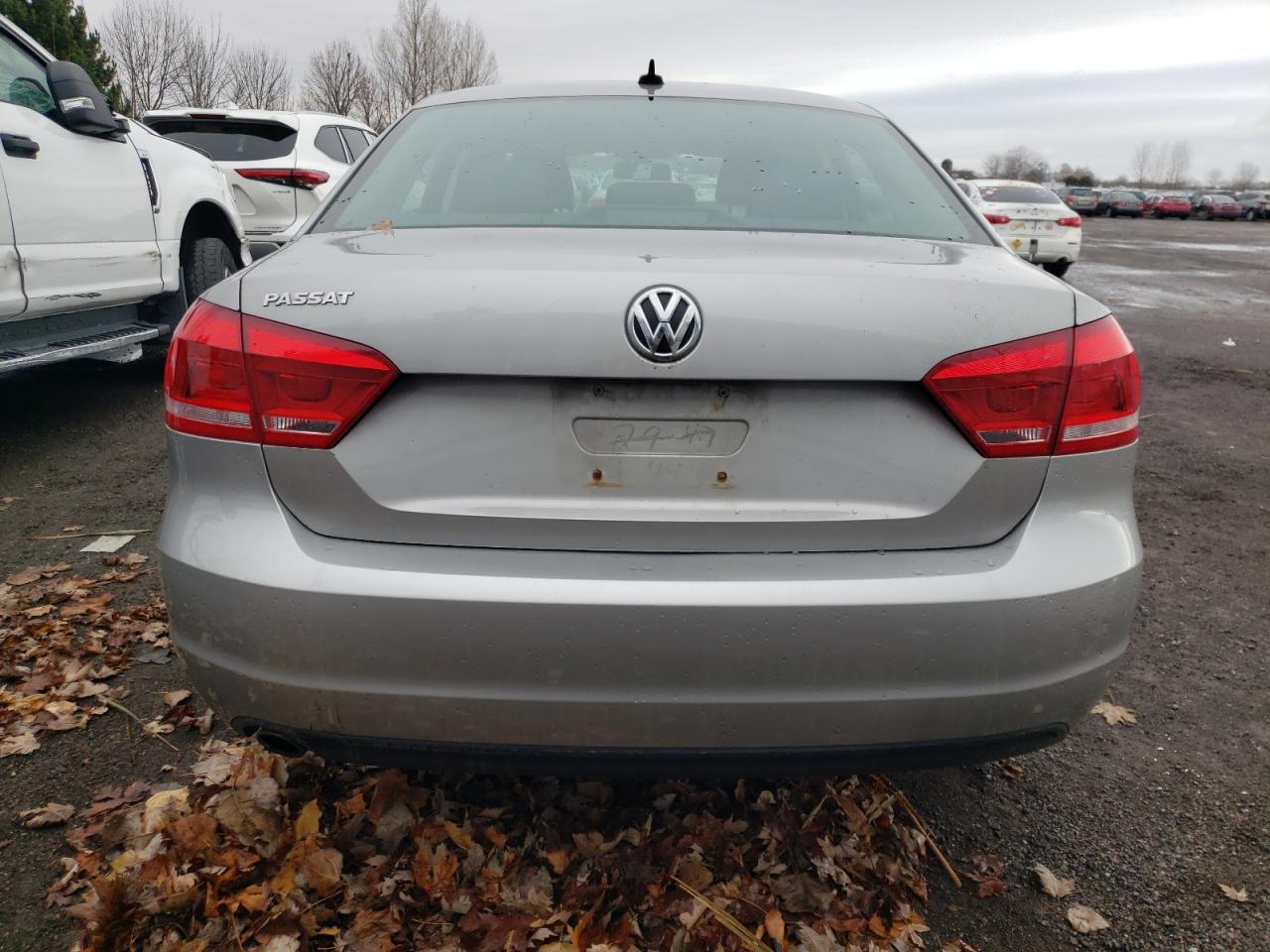 2014 VOLKSWAGEN Passat