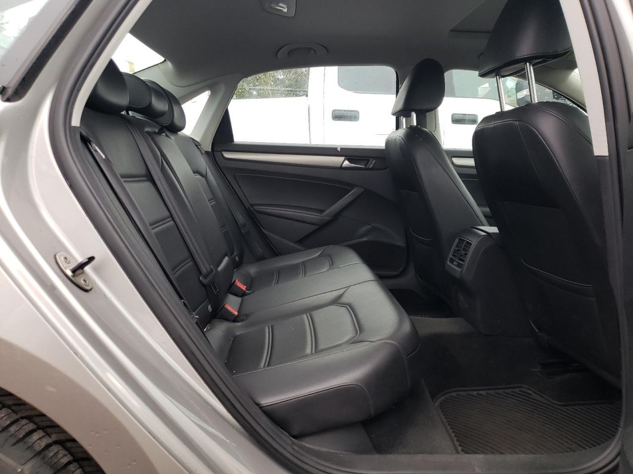 2014 VOLKSWAGEN Passat