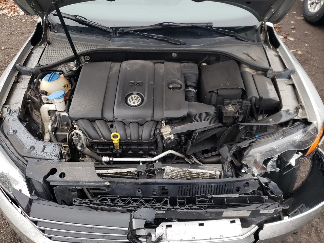 2014 VOLKSWAGEN Passat