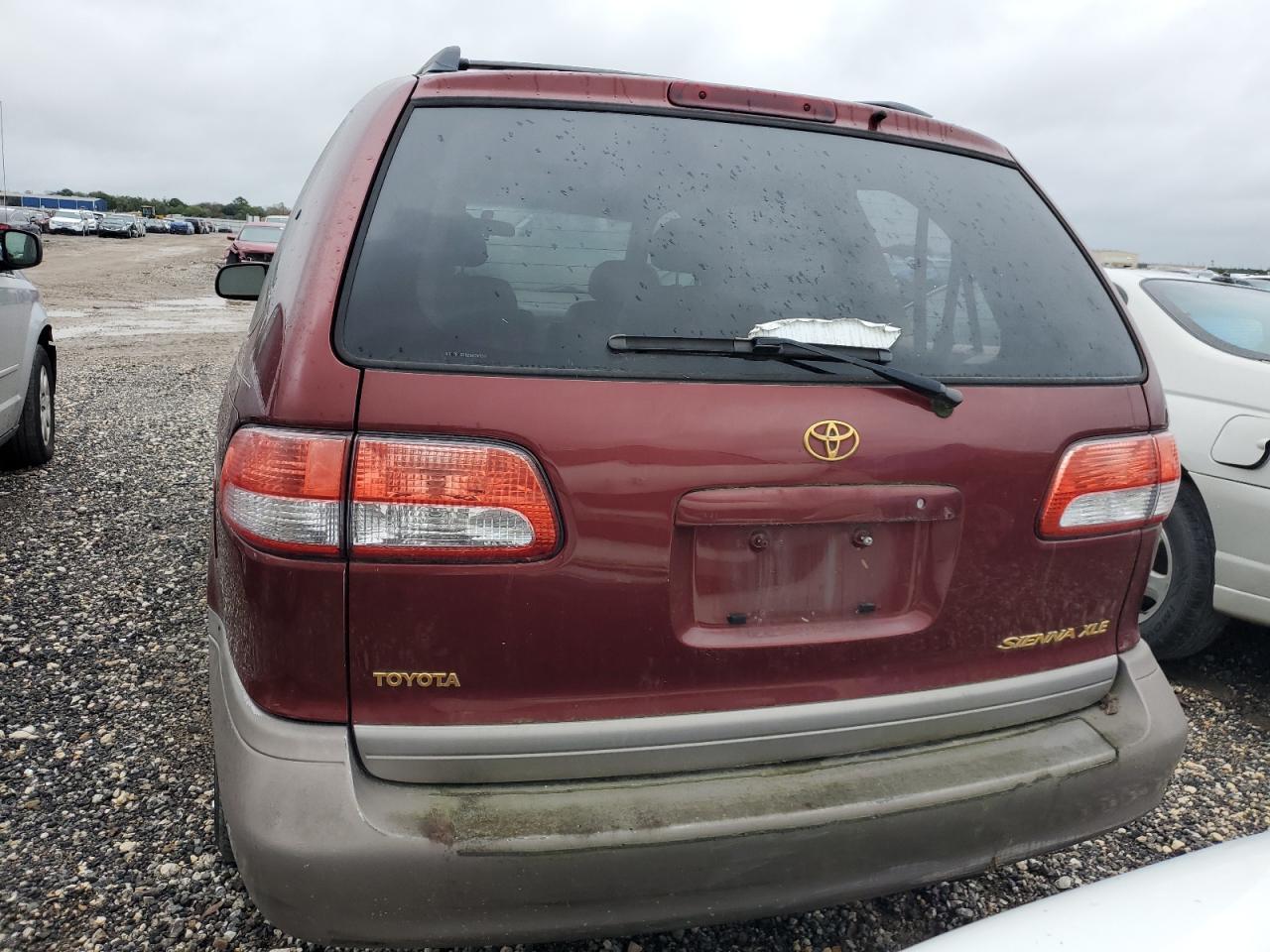 2002 TOYOTA SIENNA