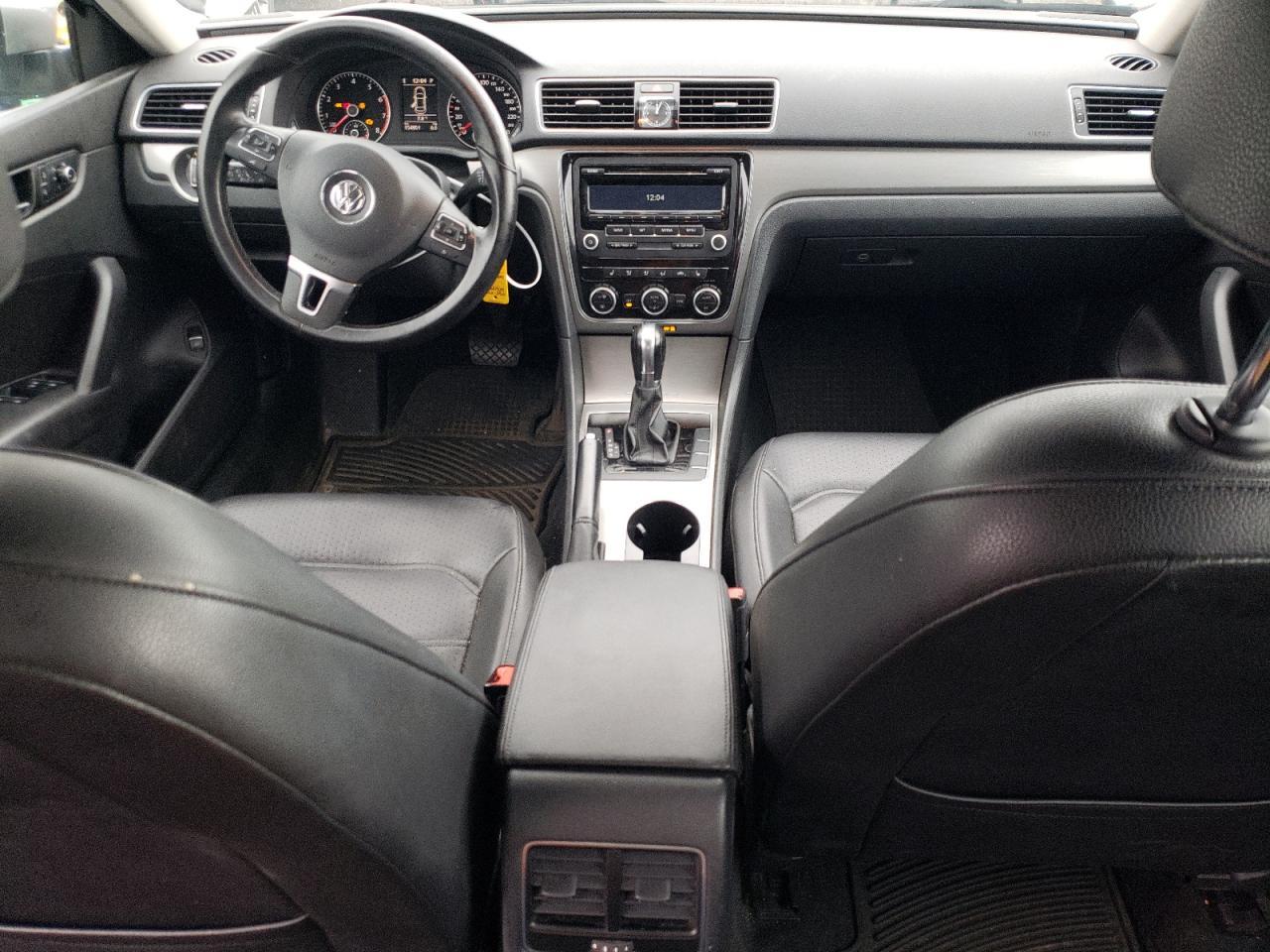 2014 VOLKSWAGEN Passat