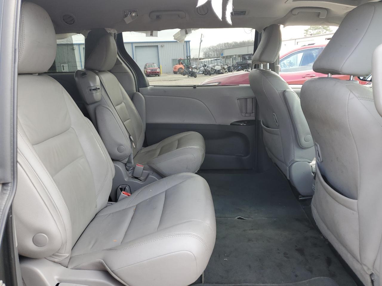 2019 TOYOTA SIENNA