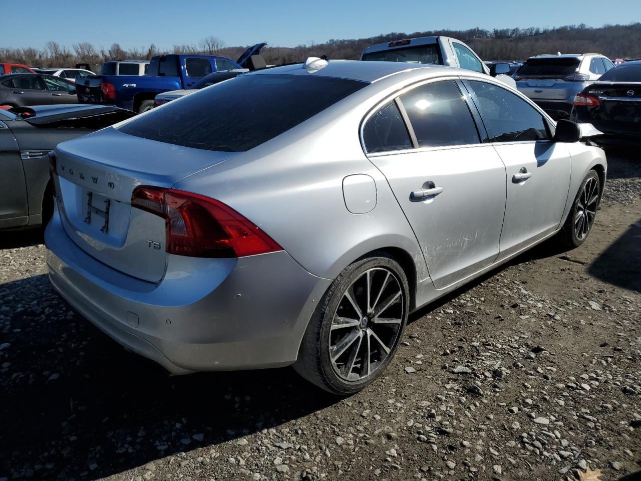 2016 VOLVO S60