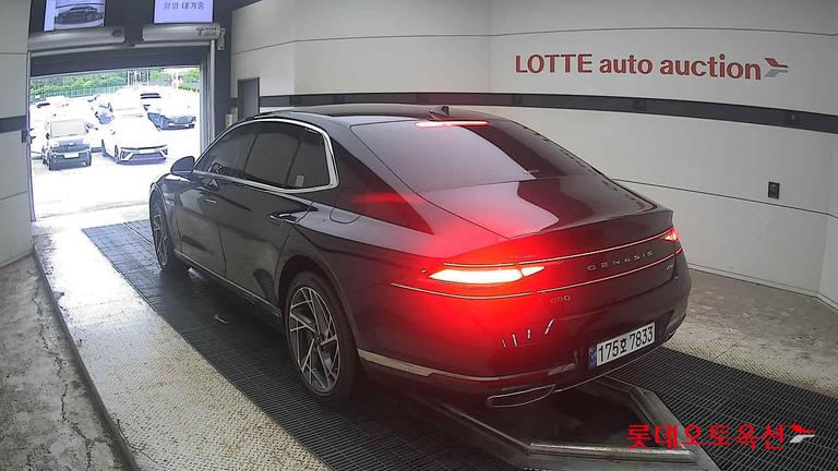 2023 GENESIS G90